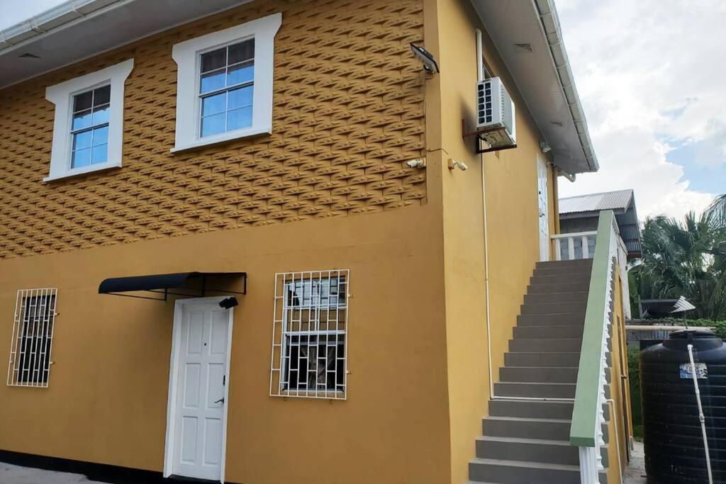 Upstairs 2 Bedroom Avalon Regia Apartment Georgetown Exterior foto
