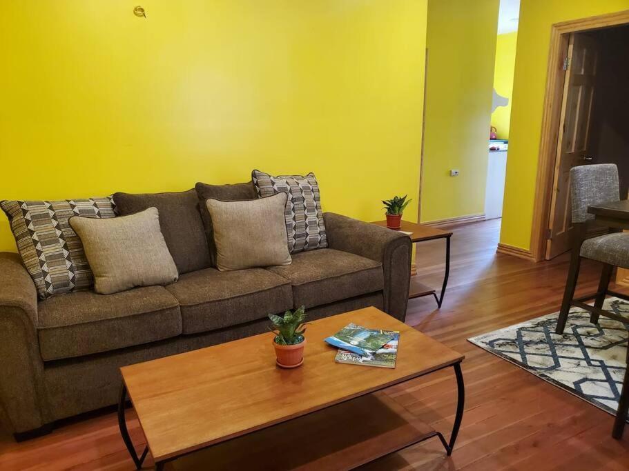 Upstairs 2 Bedroom Avalon Regia Apartment Georgetown Exterior foto